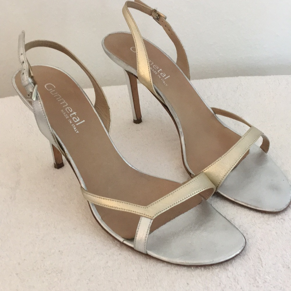 slight scuff on right heel pictures, lightly worn